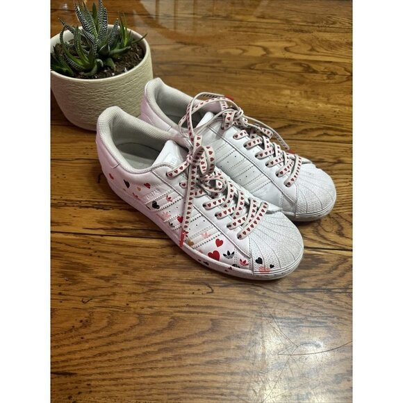 ADIDAS Originals Superstar VALENTINES DAY HEARTS Men’s Size 7  / Womens Sz 8.5 - Picture 1 of 8